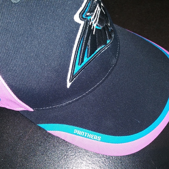 Panthers hat - Picture 6 of 9